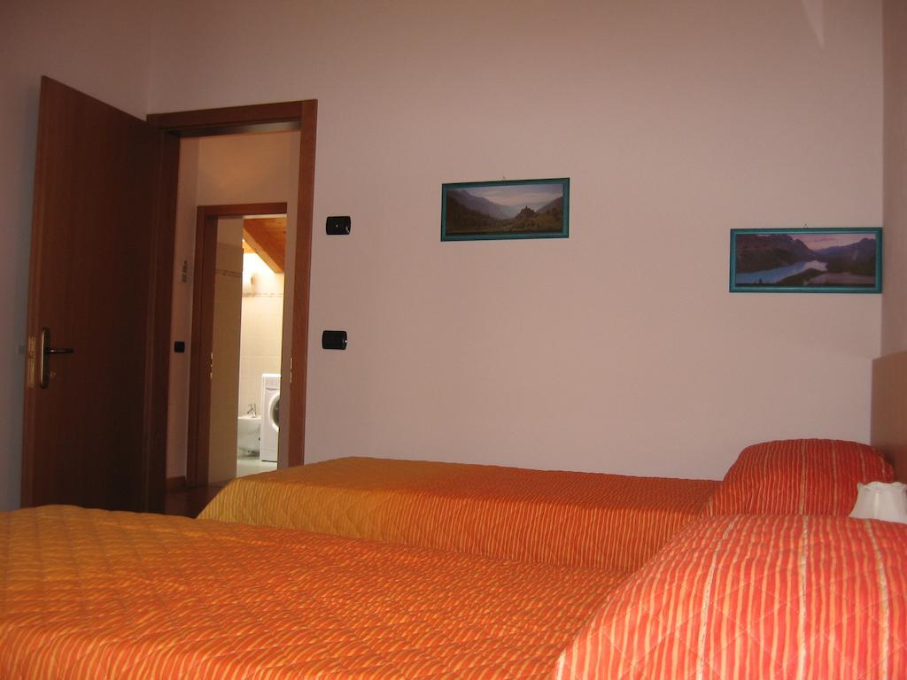 Appartamenti Arcobaleno Molveno Camera foto